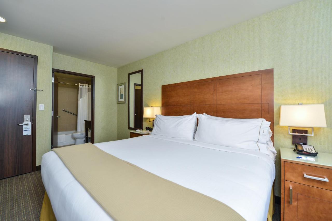 Holiday Inn Express Manhattan Midtown West By Ihg New York Exterior photo