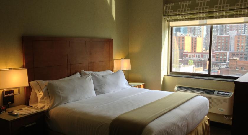 Holiday Inn Express Manhattan Midtown West By Ihg New York Exterior photo
